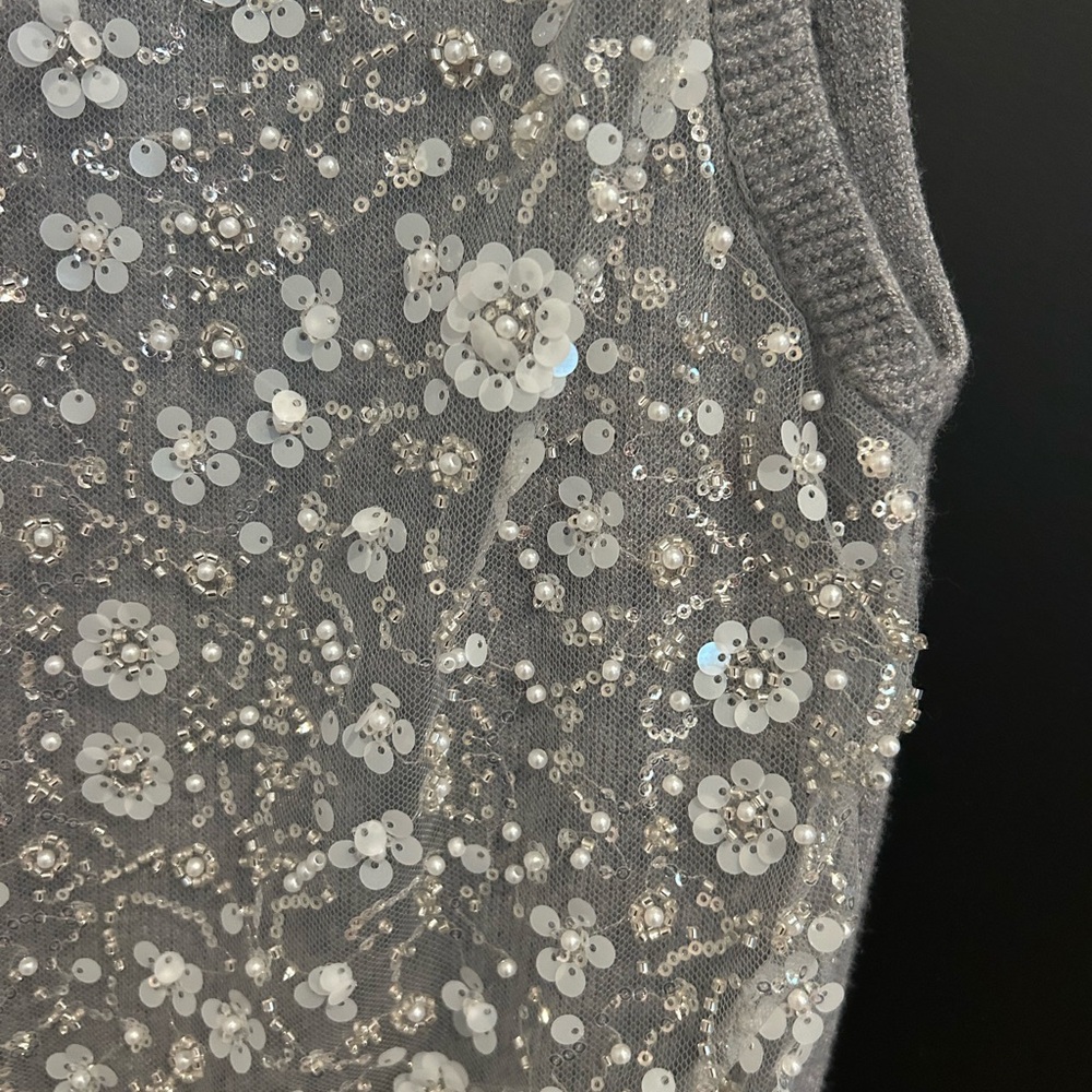 NWTS. Beaded Floral Sleeveless Knit Tank Top - Gray - Picture 3 of 8